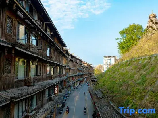 Yunke Riverside Mercure (Liuzhou Sanjiang Drum Tower Fengyu Bridge)