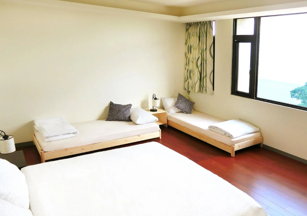 Migratory Birds Hotel