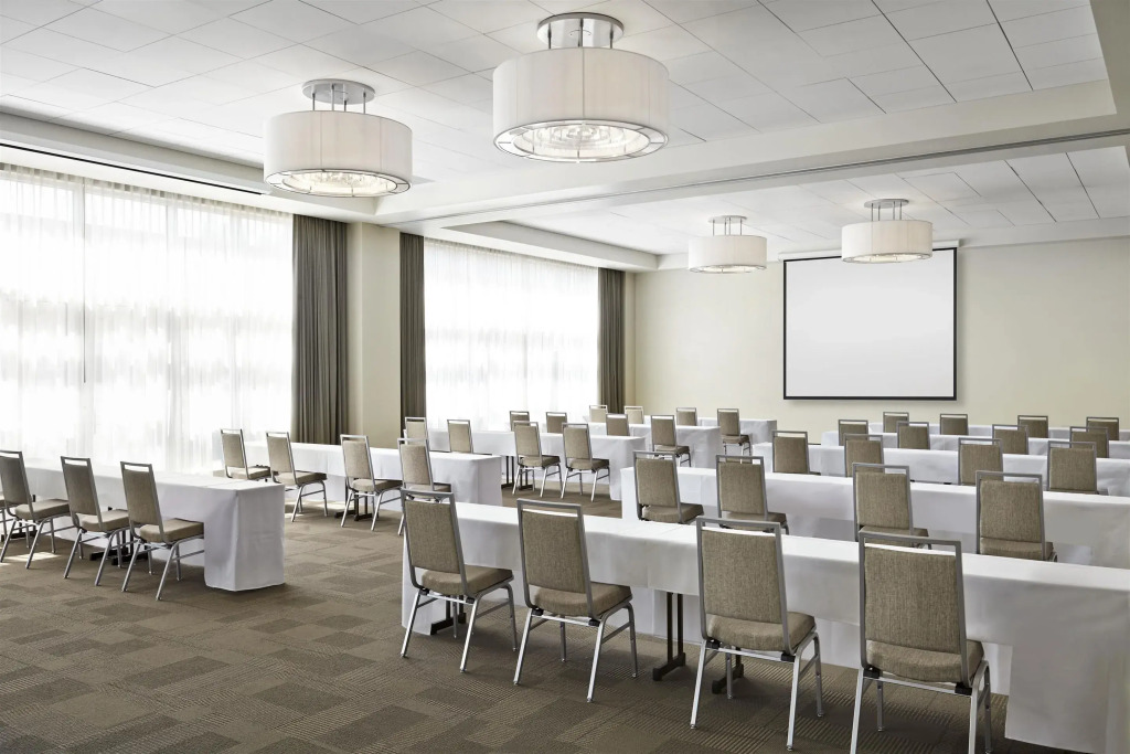 Four Points by Sheraton Kelowna Airport