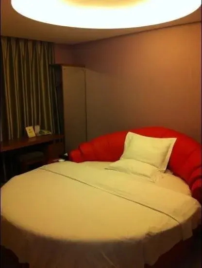 Yijing Holiday Hotel