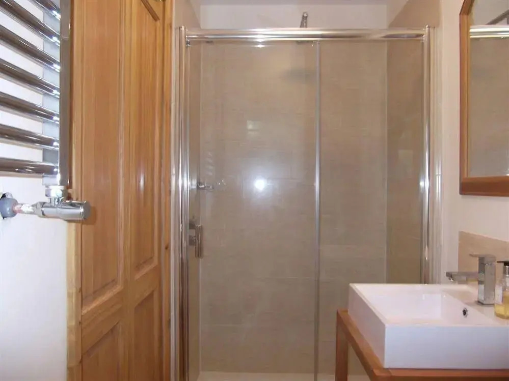 Whitehouse Guest House