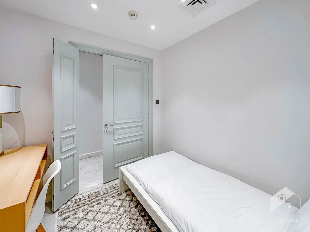 Luxurious Apartment With Iconic Burj View