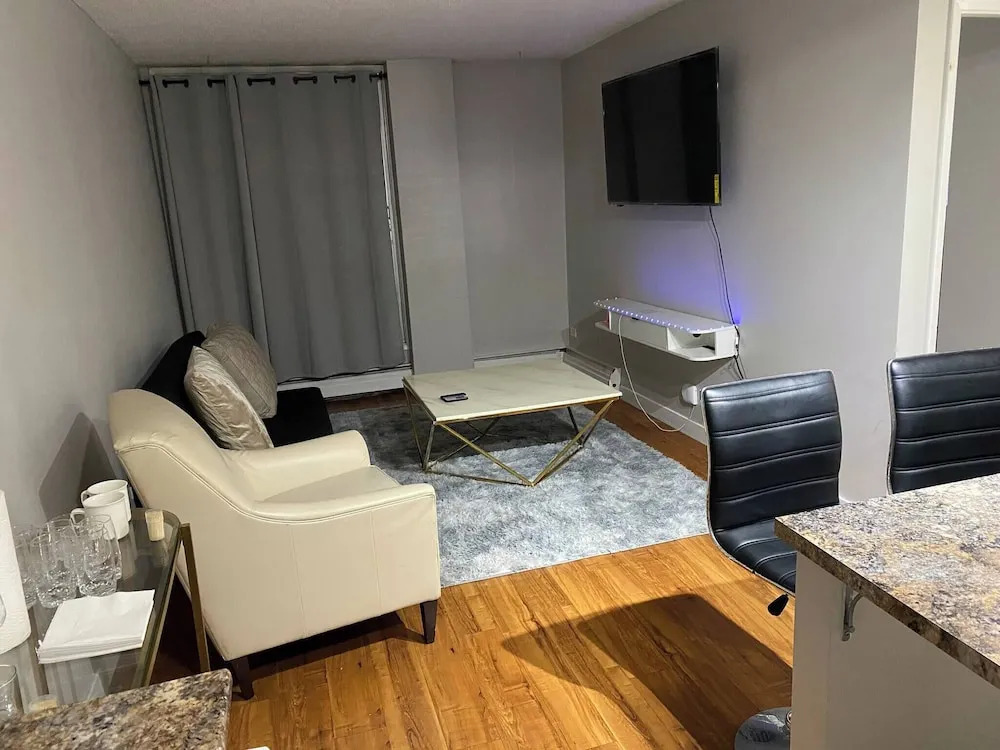 Downtown 1 Bedroom Apartment on 17 ave sw
