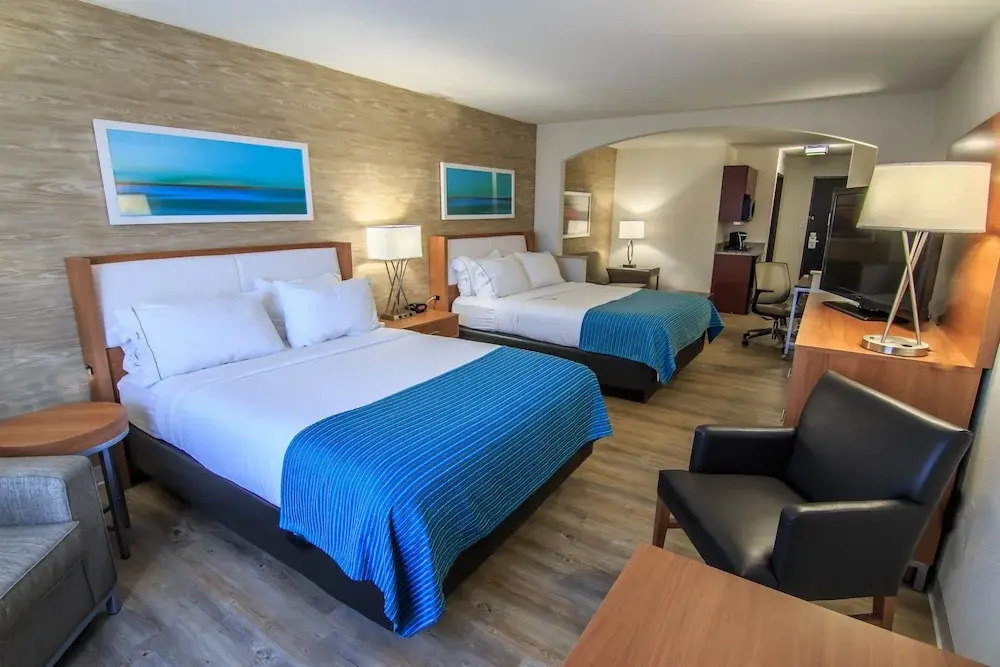 Holiday Inn Express Amp Suites Farmington