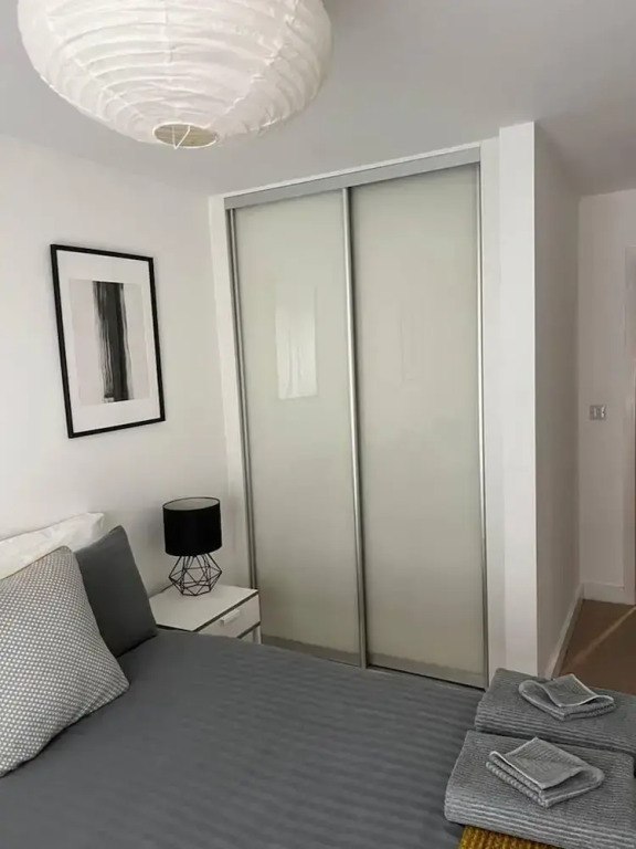 Modern 1 Bed Flat Near Station and City