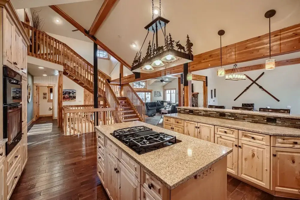 Peaks Paradise 4 Bedroom Home by RedAwning