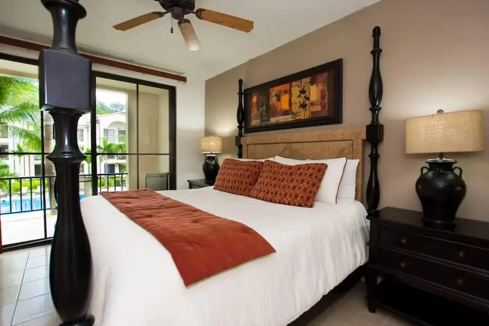 Extra-large 1 Bedroom 2nd Floor Luxury at Pacifico