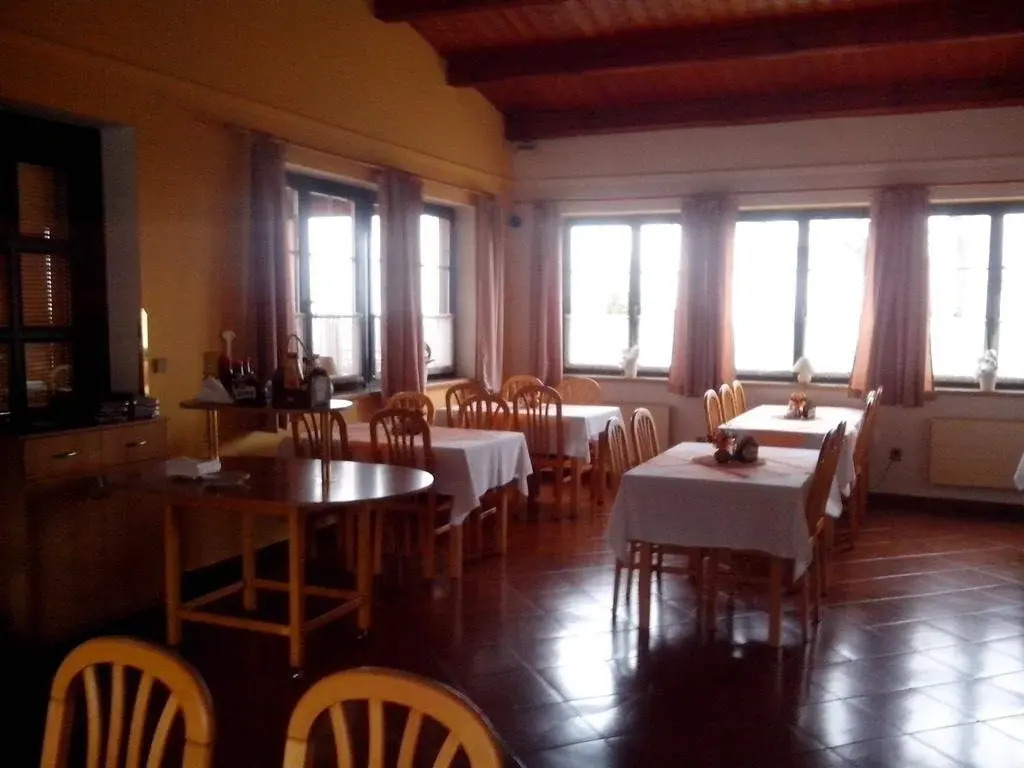 Restaurant & Pension u Hradu