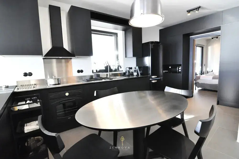 Nero Luxury Suites by Zennova