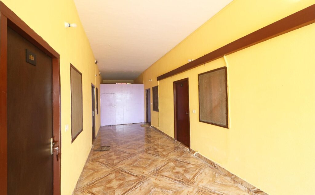 OYO 28195 Corbett Junction