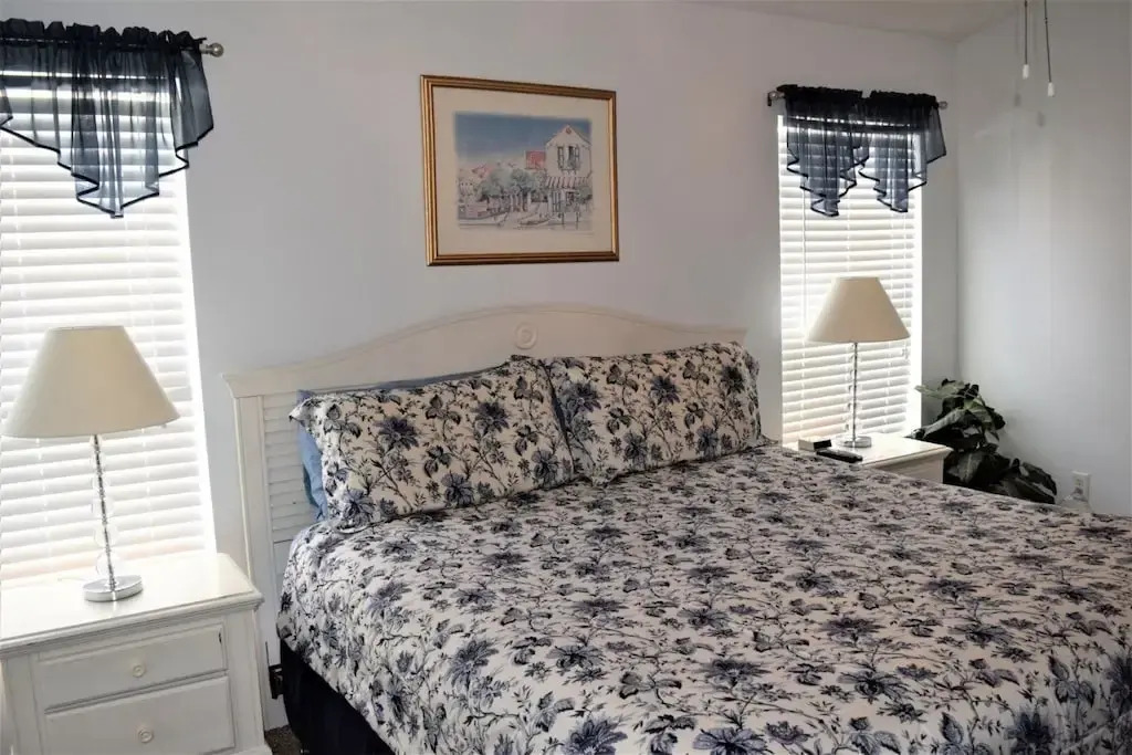Beautiful 4 bedroom Pool Home by Disney