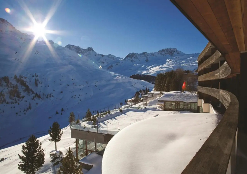 The Grand Arosa - Pop-Up Hotel Self Check-in