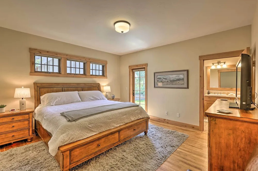 Quiet Fraser Family Escape: Hot Tub & Front Porch!