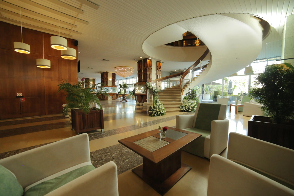 Carlton Hotel