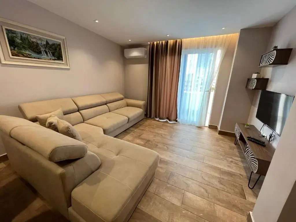 Armando Apartments