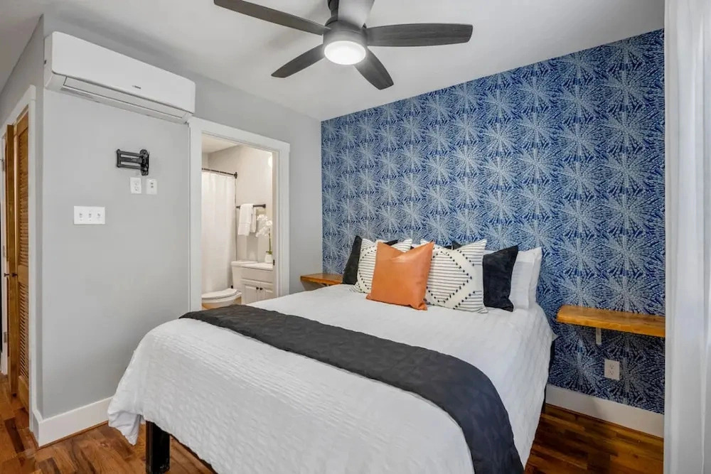 Urban Studio Retreat Near Downtown Houston