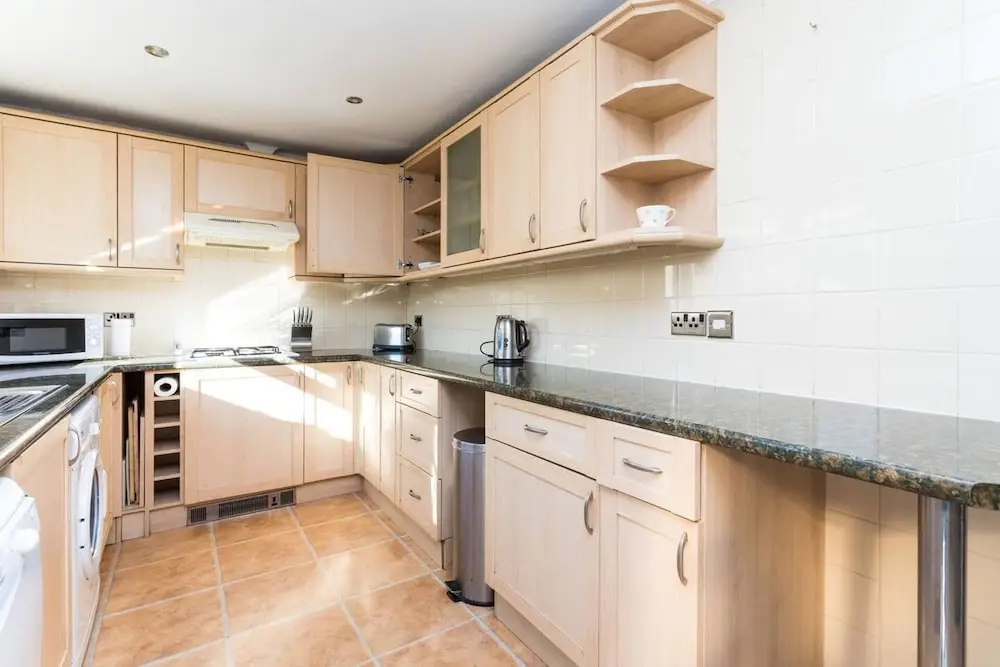 Fabulous 3-bed House, Close to Station