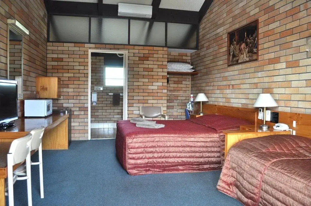 All Travellers Motor Inn