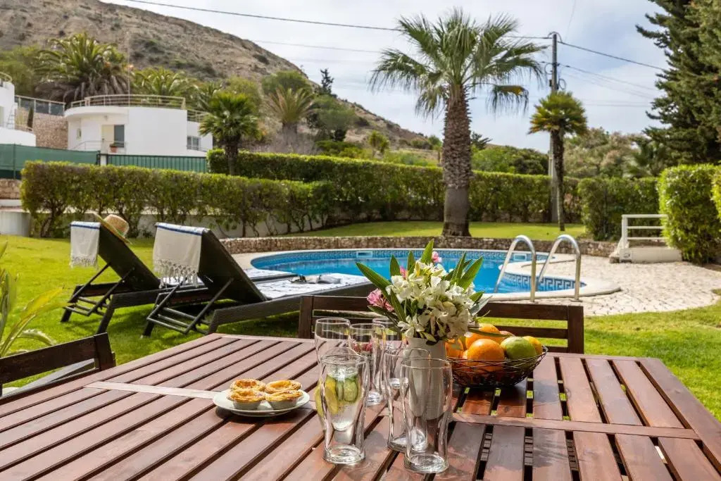 CoolHouses Luz, 3 Bed linked house, shared pool, a stone's throw of the sea, Casa Sirrah
