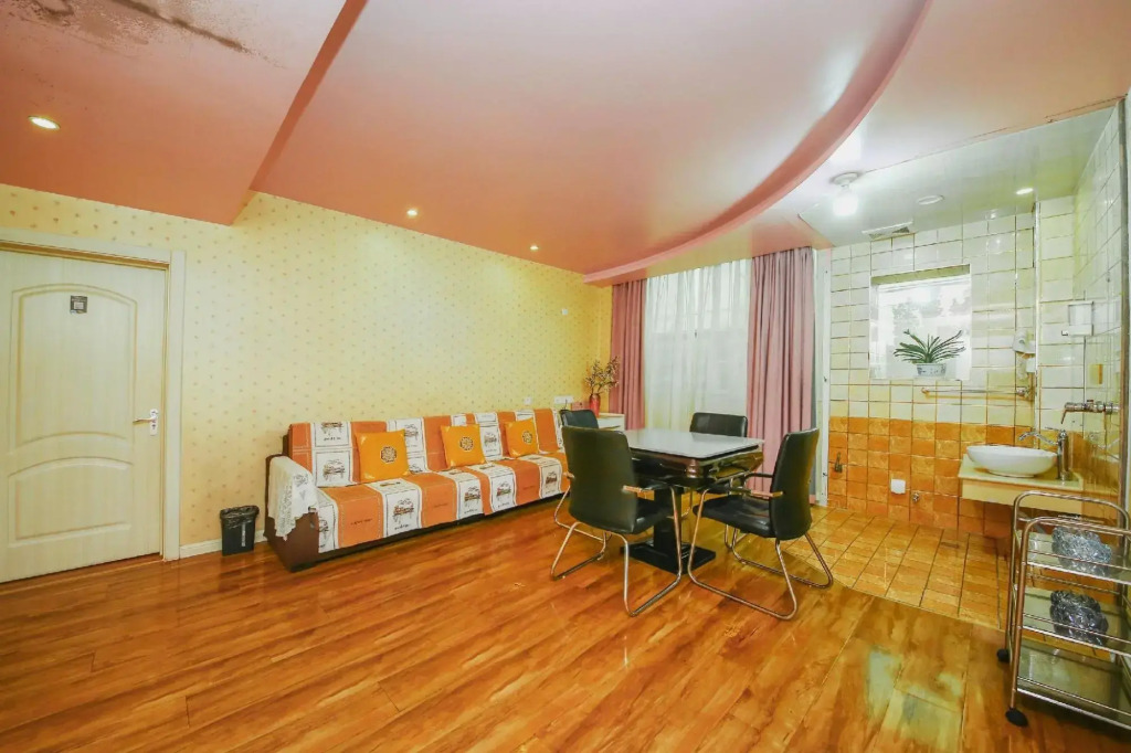 Renqiu Yueheng Business Express Hotel