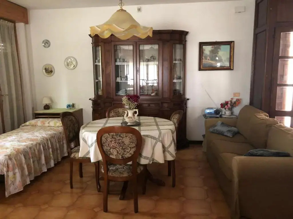 B&B Villa Rosella Appartamento completo di camera matrimoniale e 2 letti singoli