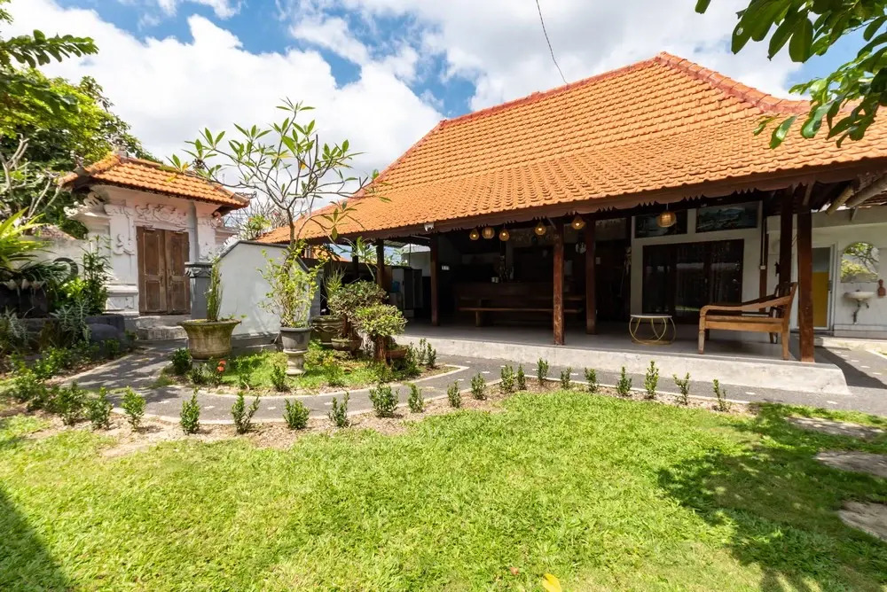 Urbanview Asung 2 Guesthouse near Canggu