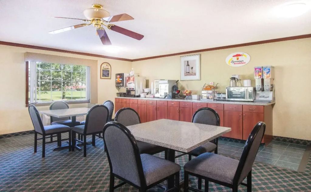 Red Roof Inn & Suites Marysville
