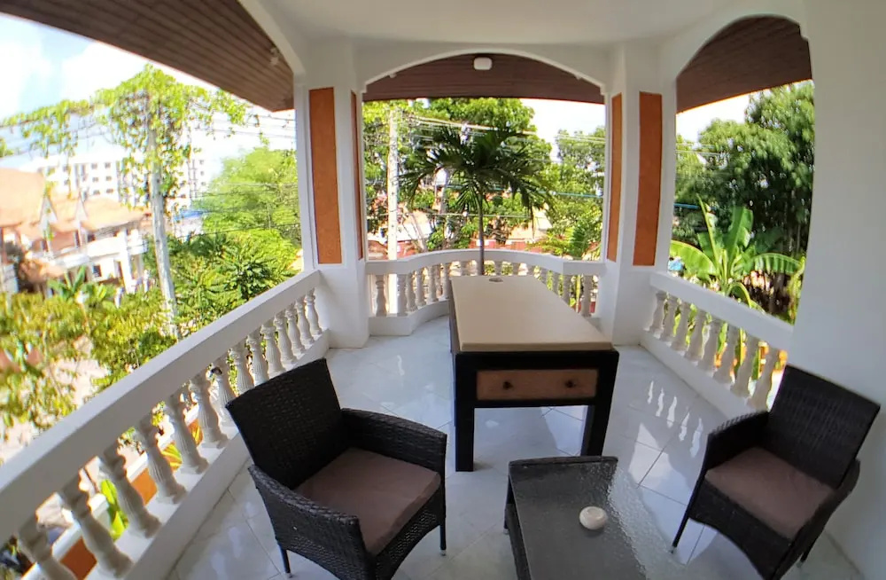 IZZYLAND Luxury Pool Villa Pattaya Walking Street