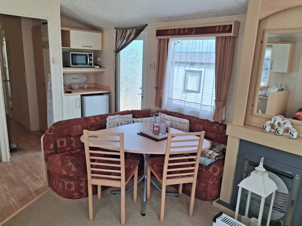 2bed-cabin Sleeps 4, Wifi, Free Parking, Sea Views