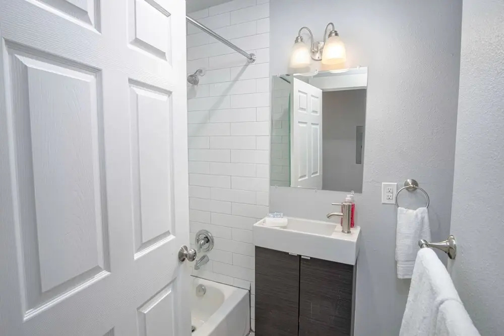 Impressive Cozy Historic 3BR Apt 101 Near Downtown