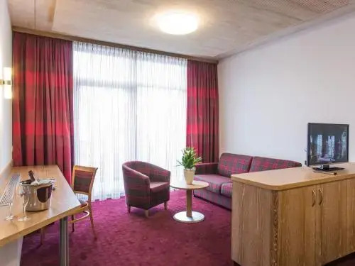 Hotel Kreuz Gästehaus und Lauchertbar mit Terrasse