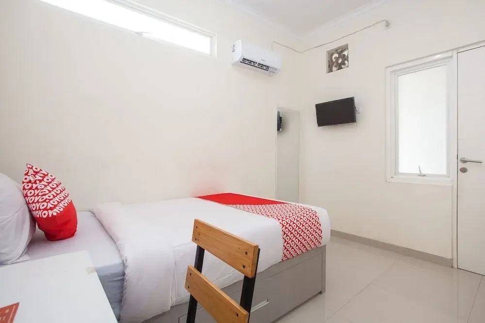 Oyo 1295 Linns Family Residence