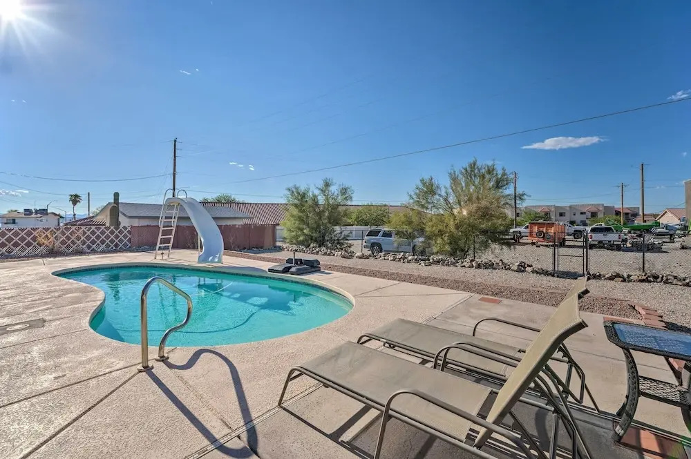 Pool & Boat Parking 1 mi to Lake