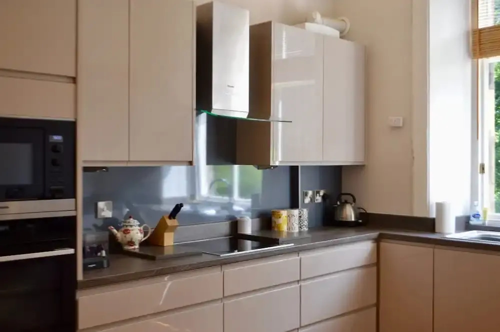 Traditional 2 Bedroom Edinburgh Apartment