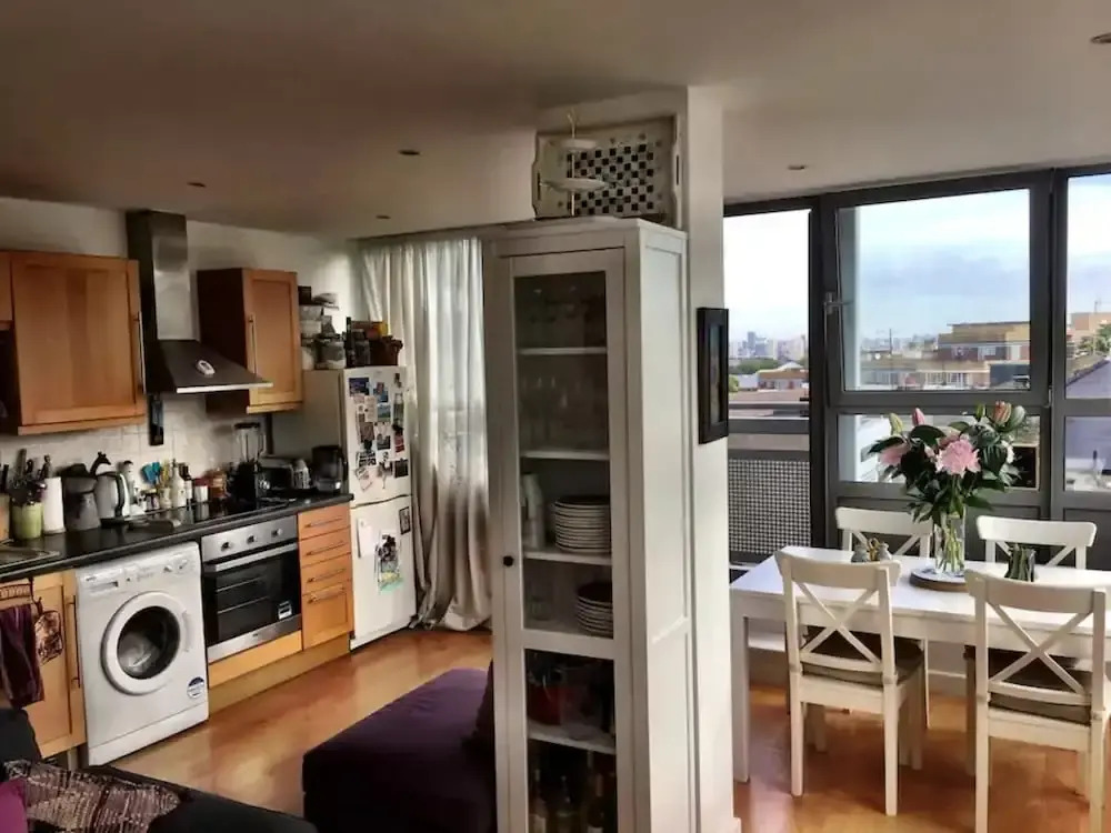 Large 1 Bedroom Flat Near Brixton