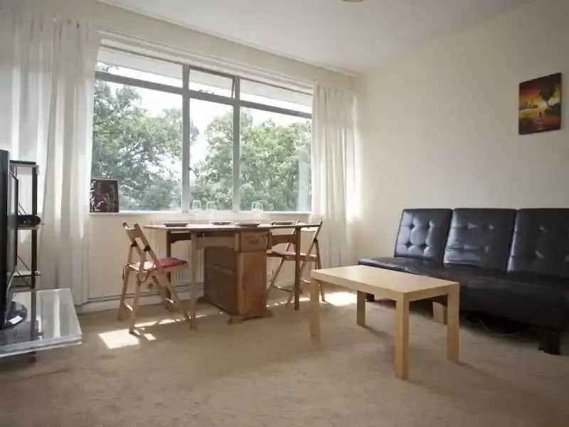 Chic Zone 2 London Apartment