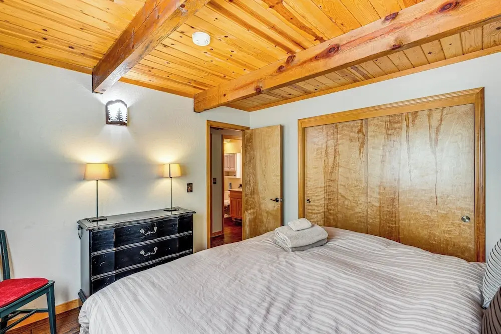 Blue Lake Mountain Retreat w/ Lake & Pool Access