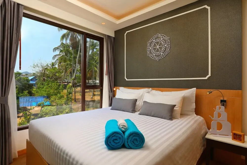 The Aristo Beach Front 33 by Holy Cow