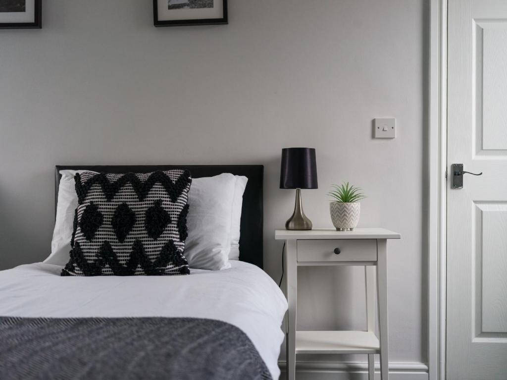 Hawthorn House-Sleeps 4-Pet friendly-Parking