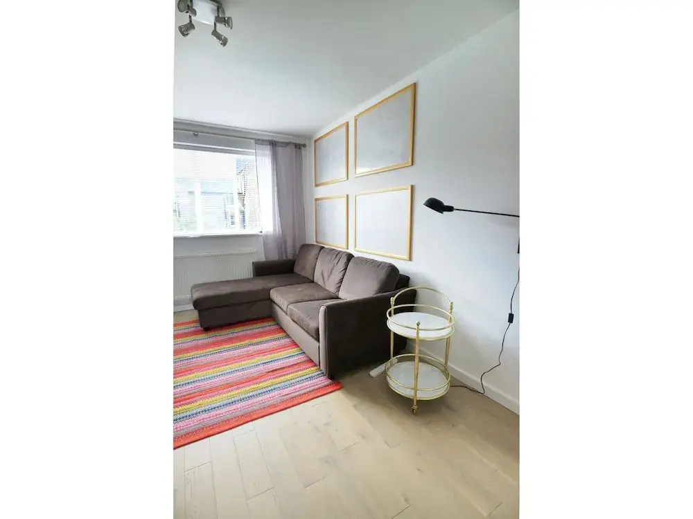 Newly Renovated 1 Bedroom Flat - Sleeps 4