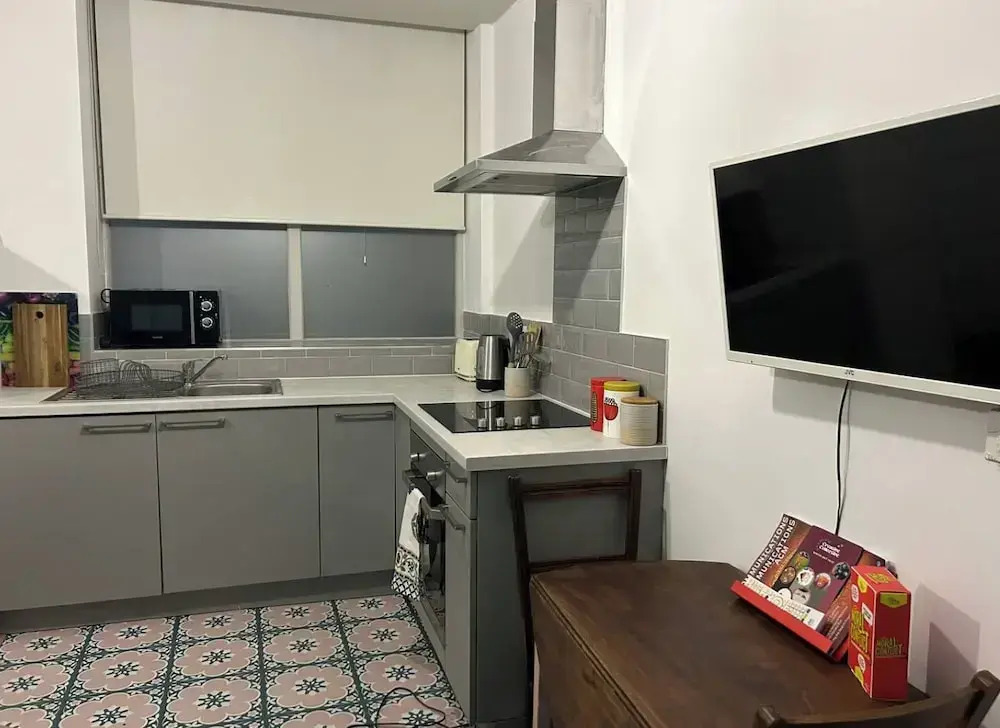 Modern Central Edwardian Apartment 4pp Private Ent