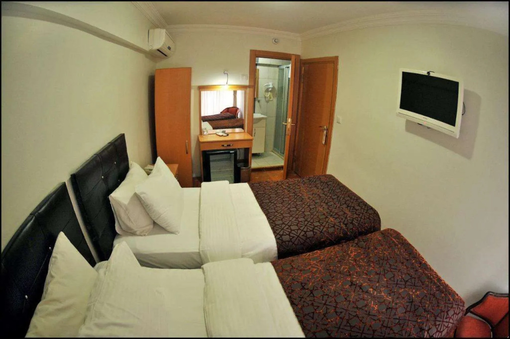 Palace Point Hotel