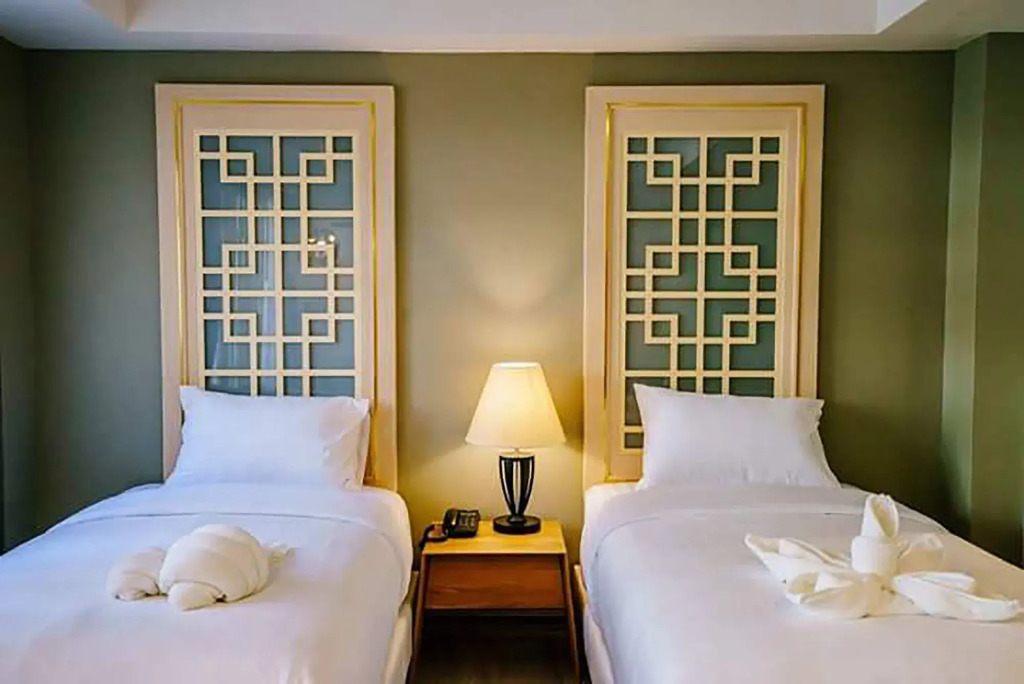 Moon Dragon Hotel