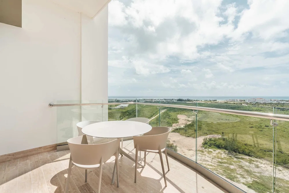 2br Apartment With Balcony and Views