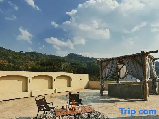 Tingshan Jiaoxia · Homestay: A Designer Riverside Mountain-View Retrea