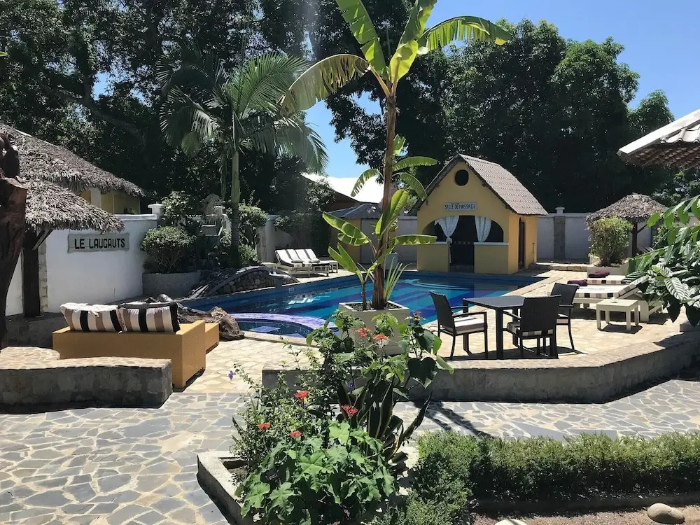 Wonderful Poolside Bungalow Perfect for 2 People