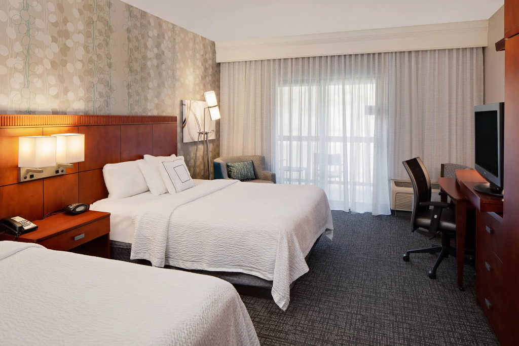 Courtyard by Marriott Pittsburgh West Homestead Waterfront