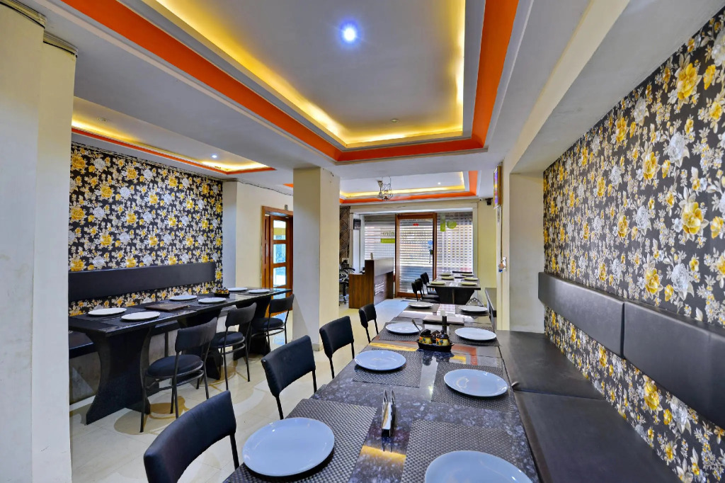 OYO Flagship 2421 Hotel The Ishani