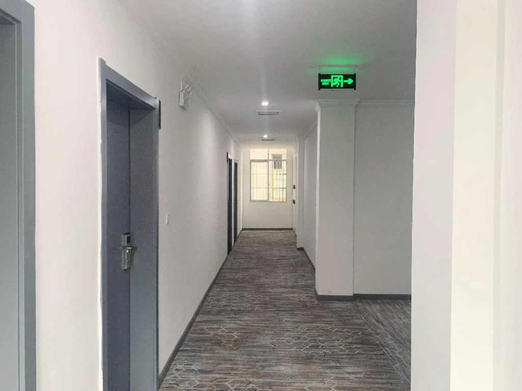 Zijinghua Hotel (Huarong Road)