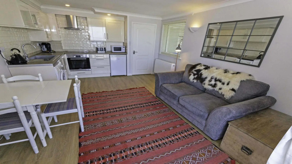 Clifton Court Apt 23 With Seaviews Heated Pool